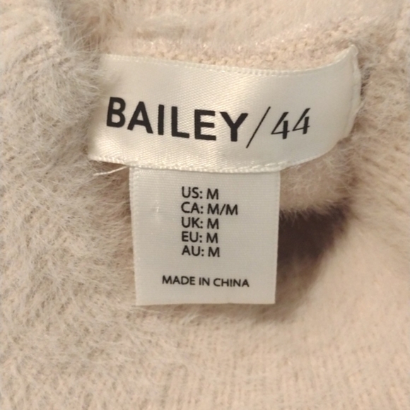 BAILEY 44 Revolve Eyelash Sweater Size M Blush Pink Short Sleeve Casual EUC - Picture 5 of 6